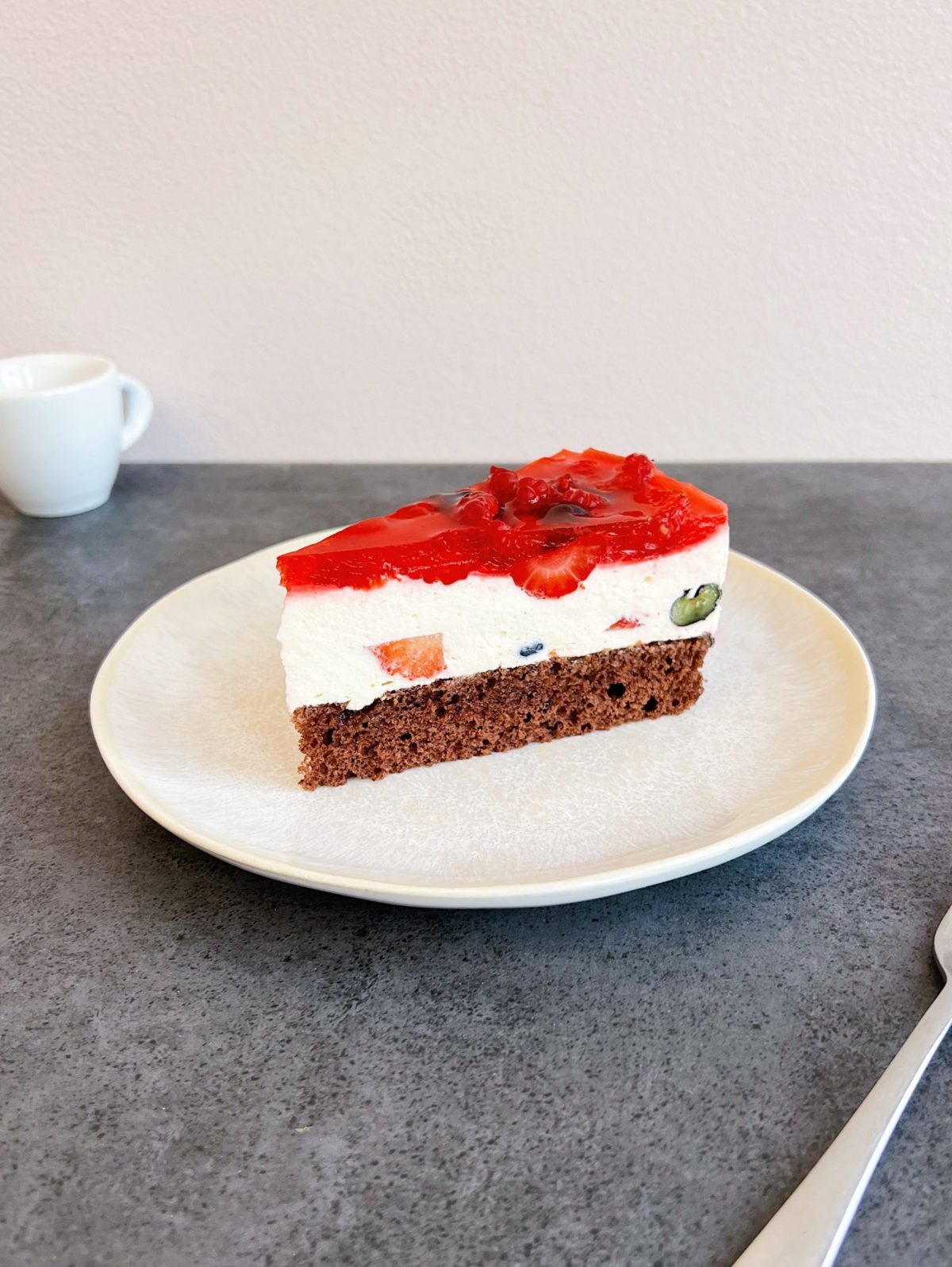 Jogurtová torta s ovocím